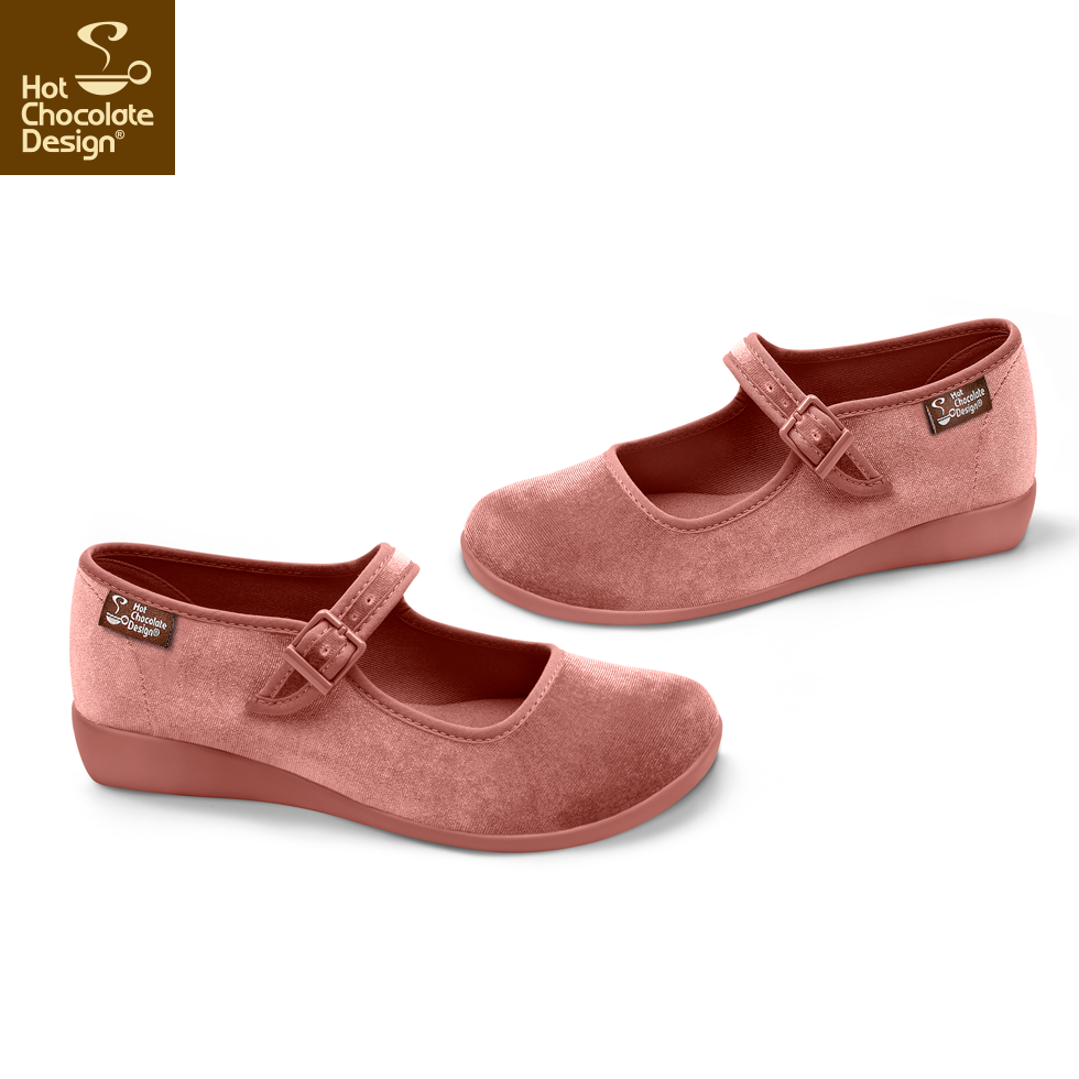 Rose and store chocolate shoes