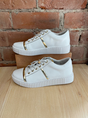 Brandy White / Gold